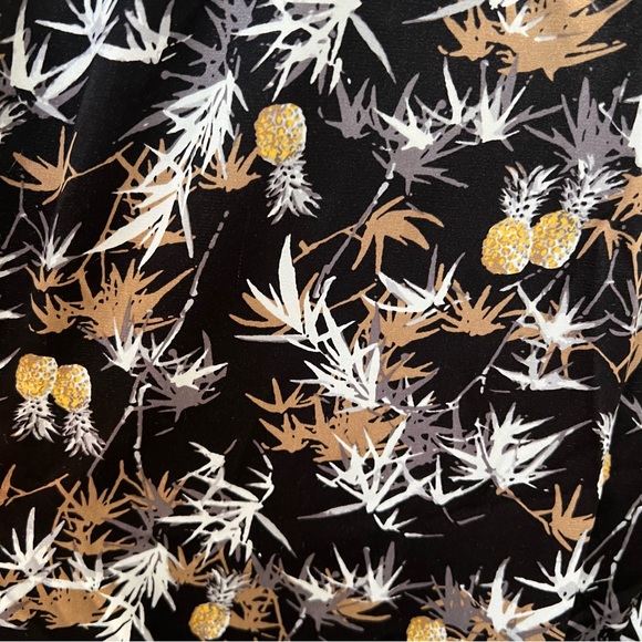 Peter Som Design Nation Women’s
Black Tropical Pineapple Print Jogger Pants. - Picture 7 of 10